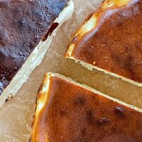 Чизкейк Сан-Себастьян в Hrum Biscuits