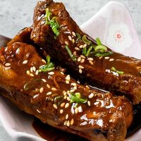 Томленые в пиве свиные ребра в Japan Corner