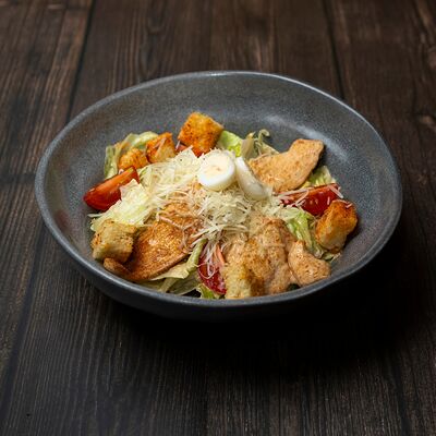 Салат Цезарь с курицей в Прожар по цене 750 ₽