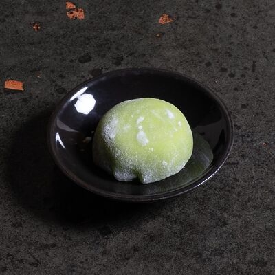 Моти Матча в Sumo Izakaya по цене 330 ₽