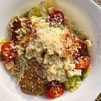 Цезарь с курицейв Cafe LeoN
