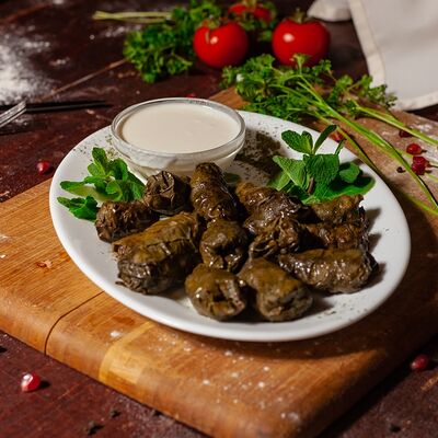 Долма из винoградных листьев в Кристалл палас по цене 410