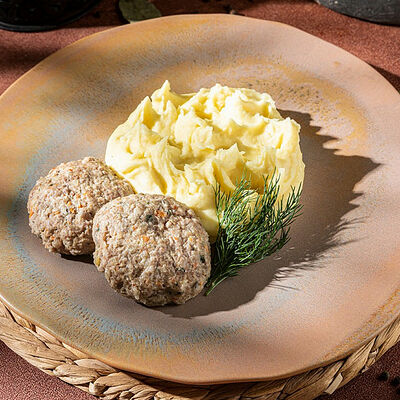 Котлеты домашние с пюре (на пару) в Джонджоли по цене 450 ₽