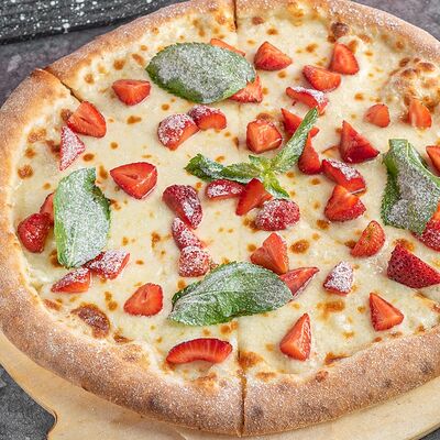 Пицца с клубникой в Новые Лица по цене 990