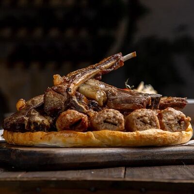 Шашлык в хлебе на 4 персоныв Шашлык Хаус GRILL&PIZZA по цене 5500 ₽