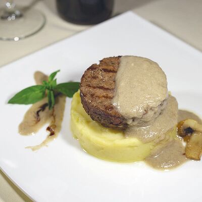 Стейк тартар с картофельным пюре в Il Mio по цене 800 ₽