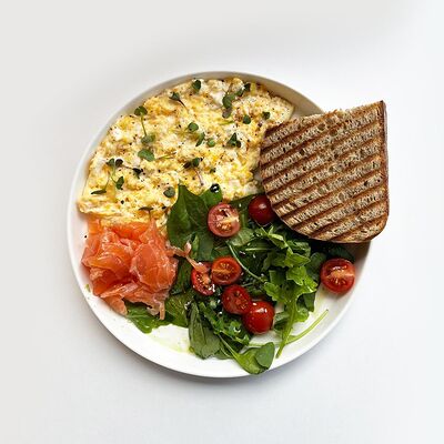 Сет с лососем в Coffee Dream по цене 700 ₽