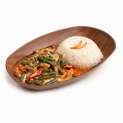 Красный карри с курицей и рисом в Тайские рисоварни Soi7 по цене 580 ₽