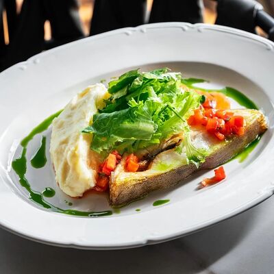 Палтус с картофельным пюре в Коробок по цене 1320 ₽