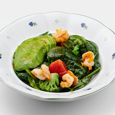 Салат с креветками, томатами и авокадо в Begin cafe по цене 890 ₽