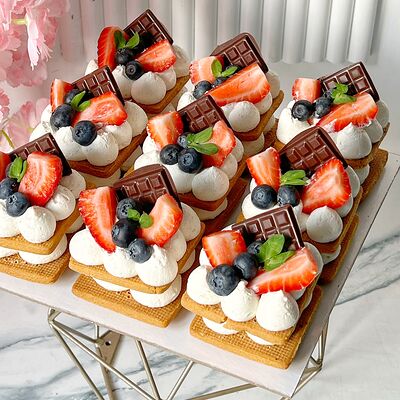 Пирожное открытый Медовик в Vanilka по цене 4725 ₽