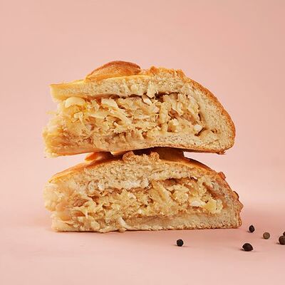 Пирог с капустой в Люди Любят по цене 73 ₽