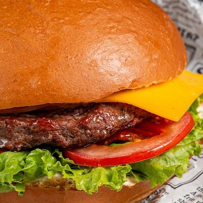 Бургер Сырный в Бар-гриль KOSTER по цене 660 ₽