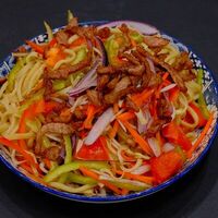 Жареная лапша в Китайское кафеХао вэй рамен