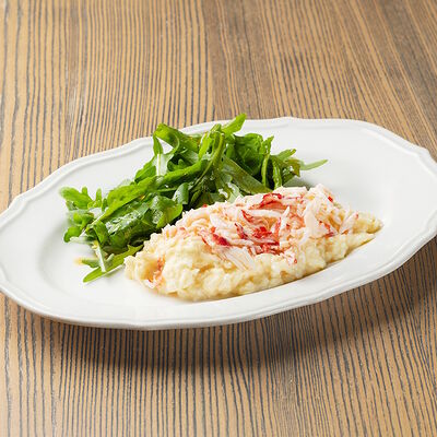 Скрембл с камчатским крабом и миксом зелени в Онегин дача по цене 990 ₽