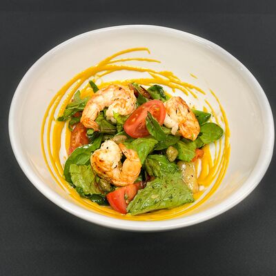 Салат с креветками в Amici Бар по цене 590 ₽