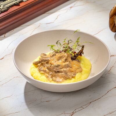 Бефстроганов из говядины с картофельным пюрев Семь футов по цене 680 ₽