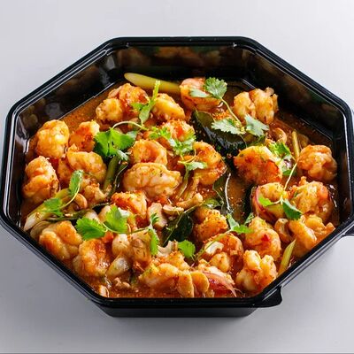 Королевские креветки том ям, обжаренные с кешью и листьями каффир-лайм в Crevette по цене 5900 ₽