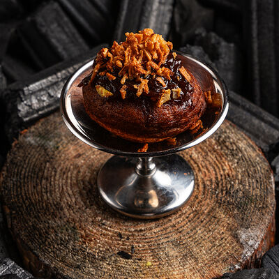 Ржаной пончик с рваной говядинойв Dodici Grill по цене 590 ₽