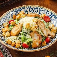 Цезарь с курицей в Халиф