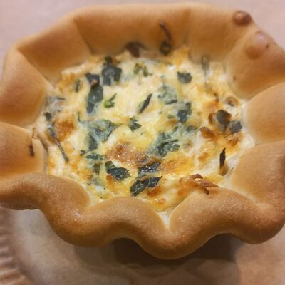 Жюльен с курицей и грибамив Кондитерская-пекарня Смайлик по цене 125 ₽