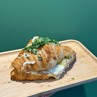 Круассан Горячая курица в Круассан по цене 860 ₽