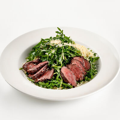 Салат с рукколой и тёплой кониной в MAHALLA по цене 3200 ₸
