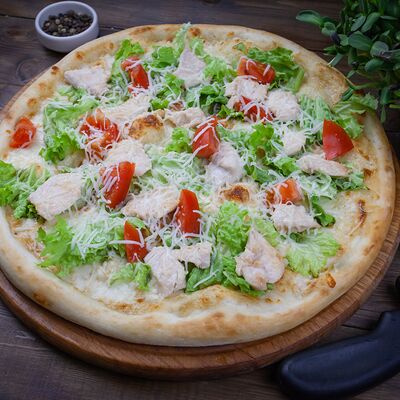 Пицца Цезарь с курицей в Luigis Pizza по цене 660 ₽