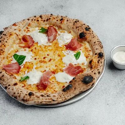 Пицца Пармская ветчина со страчателлой в Горыныч по цене 1190 ₽