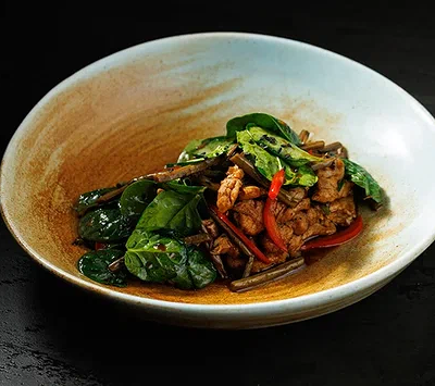 Вок со свининой и папоротником в Zuma по цене 1150 ₽