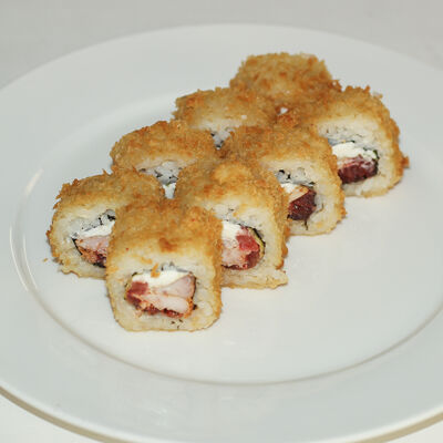 Горячий ролл Цезарь с курицей в Гиро-пицца по цене 240 ₽