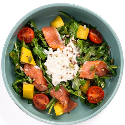 Салат с сёмгой и страчателлой в Кофейня 8512 по цене 765 ₽