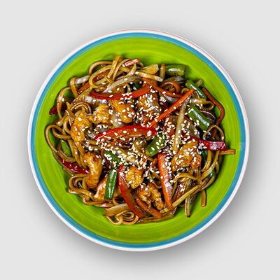 Курочка с лапшой удон в соусе терияки в СУШИБОКС по цене 408 ₽