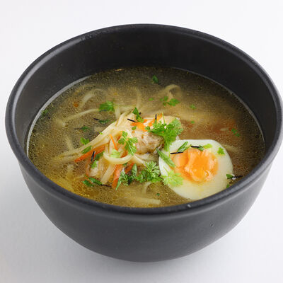 Домашняя лапша с цыплёнком в АВЛИ бистро по цене 450 ₽