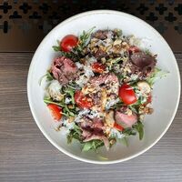 Салат с ростбифом в Брассерия 033