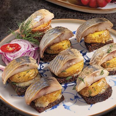 Сельдь с картофелем и красным луком в Урюк по цене 590 ₽