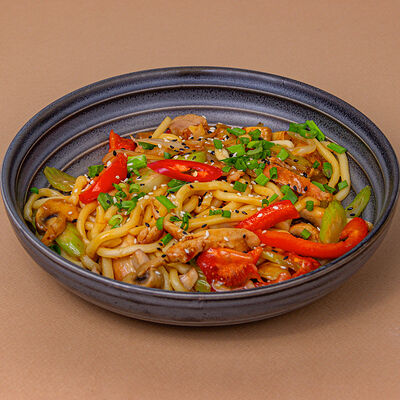 Жареный лагман с цыпленком в устричном соусе в Хочу пури по цене 670 ₽