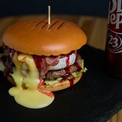 Mr. Camembert & lingonberry в Бифштекс по цене 1905 ₽