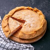 Трёхслойный пирог Малина-ваниль в Светлая пекарня