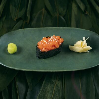 Гункан спайси тунец в Sushi lovers по цене 360 ₽