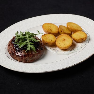 Бифштекс из мраморной с запеченным картофелем в перечном соусе в Duran по цене 790 ₽