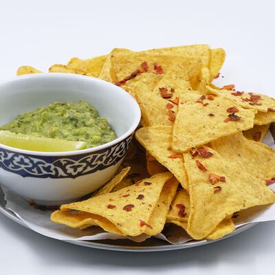 Начос с гуакамолев Bar 812 по цене 490 ₽