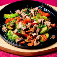 Баранина, тушеная с овощами в Магнолия