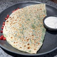Кутаб с зеленью в Миндаль