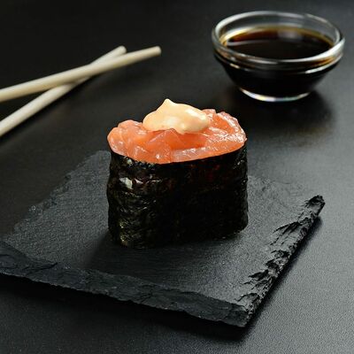 Лосось спайси в Пицца & Суши Гурмэ по цене 170 ₽