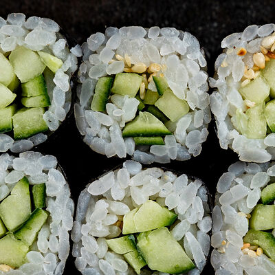 Ролл Маки огурец в Джонга по цене 200 ₽