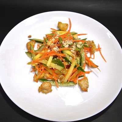 Салат Манго в TOM Вьетнамская кухня по цене 550 ₽