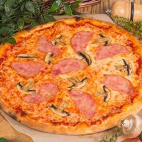 Пицца Прошутто фунги в Луиджи & Тосё