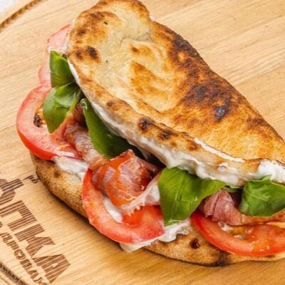 С канадским бекономв ТОПКА Пицца на дровах по цене 700 ₽