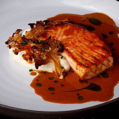 Лосось с цветной капустой и сливочным соусом биск в Кабуки по цене 790